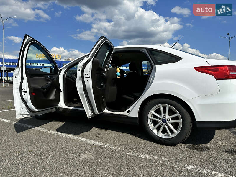 Седан Ford Focus 2016 в Киеве