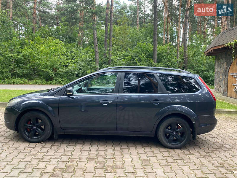 Универсал Ford Focus 2009 в Новояворовске