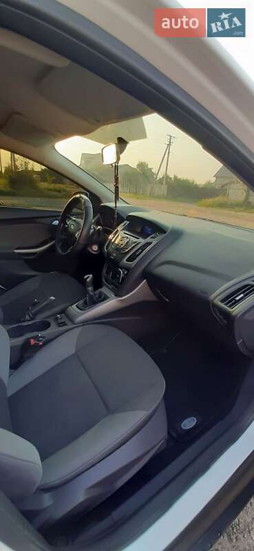 Хэтчбек Ford Focus 2012 в Новой Водолаге