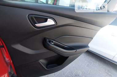 Седан Ford Focus 2015 в 