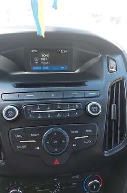 Седан Ford Focus 2015 в 