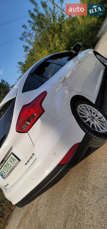 Хэтчбек Ford Focus 2015 в Каменец-Подольском