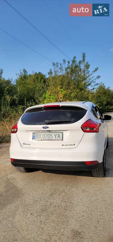 Хэтчбек Ford Focus 2015 в Каменец-Подольском