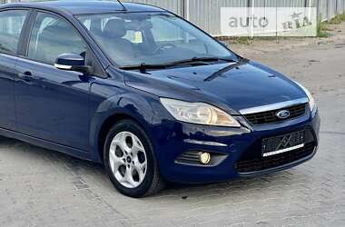 Хэтчбек Ford Focus 2011 в 