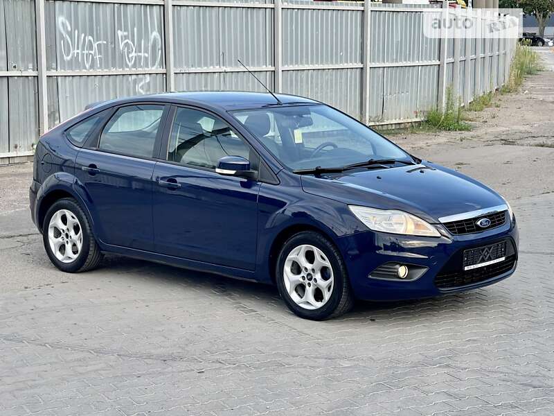 Хэтчбек Ford Focus 2011 в 