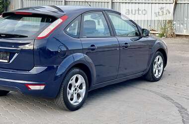 Хэтчбек Ford Focus 2011 в 