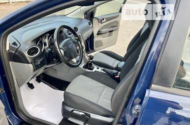 Хэтчбек Ford Focus 2011 в 