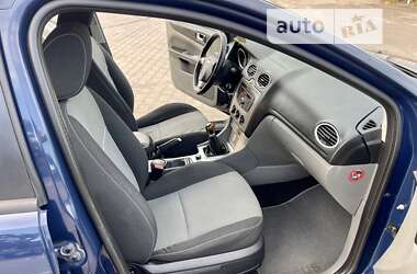 Хэтчбек Ford Focus 2011 в 