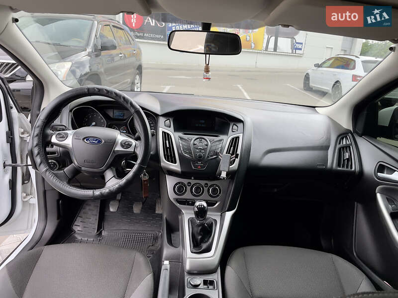 Хэтчбек Ford Focus 2014 в Вишневом