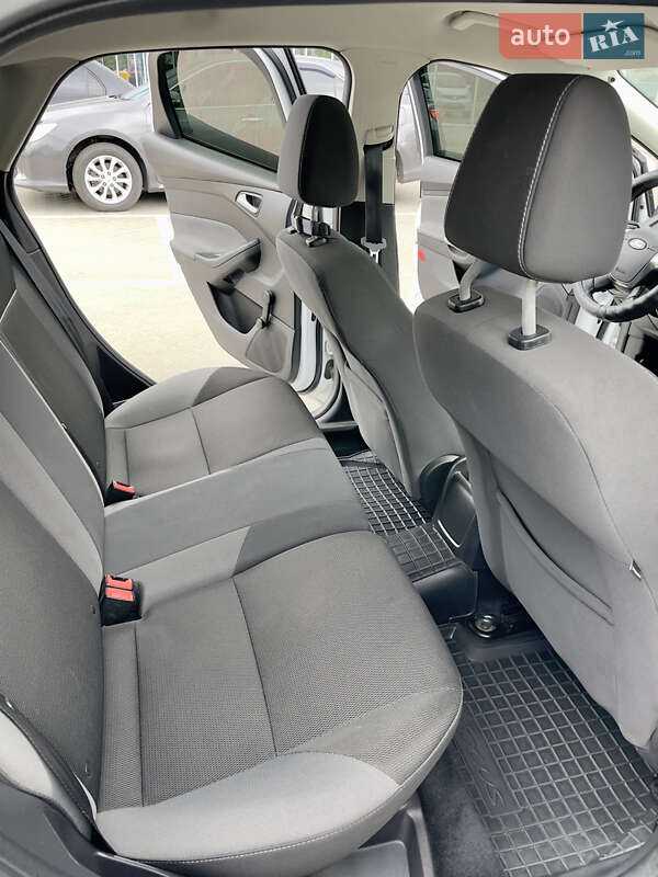 Хэтчбек Ford Focus 2014 в Вишневом