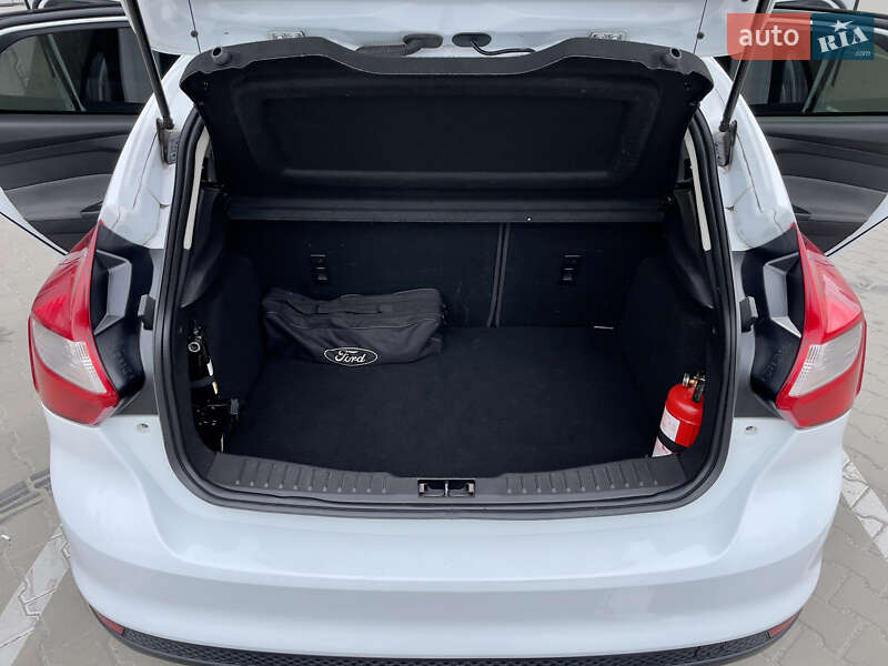 Хэтчбек Ford Focus 2014 в Вишневом