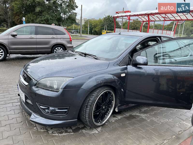Хэтчбек Ford Focus 2006 в Луцке