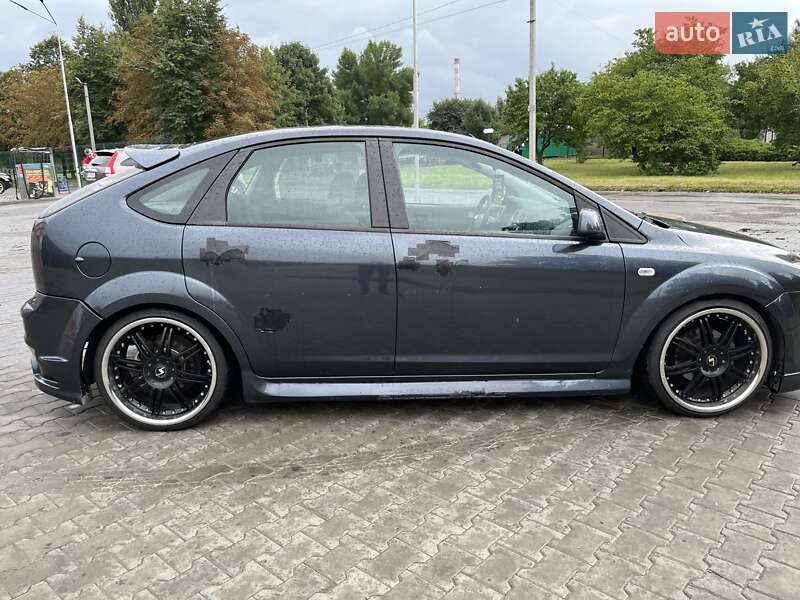 Хэтчбек Ford Focus 2006 в Луцке
