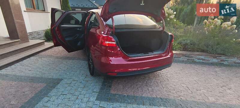 Седан Ford Focus 2015 в Львові