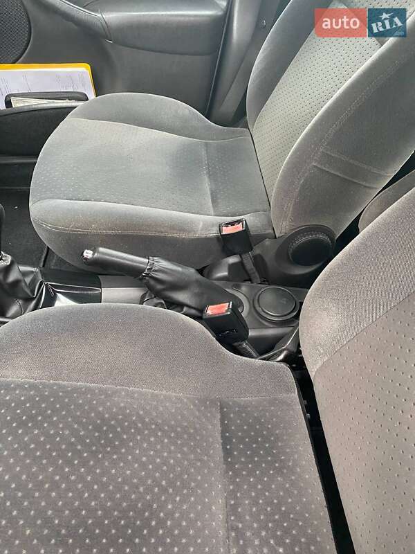 Седан Ford Focus 2002 в Днепре