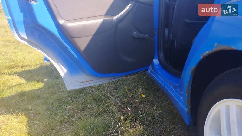 Хэтчбек Ford Focus 2003 в Шостке