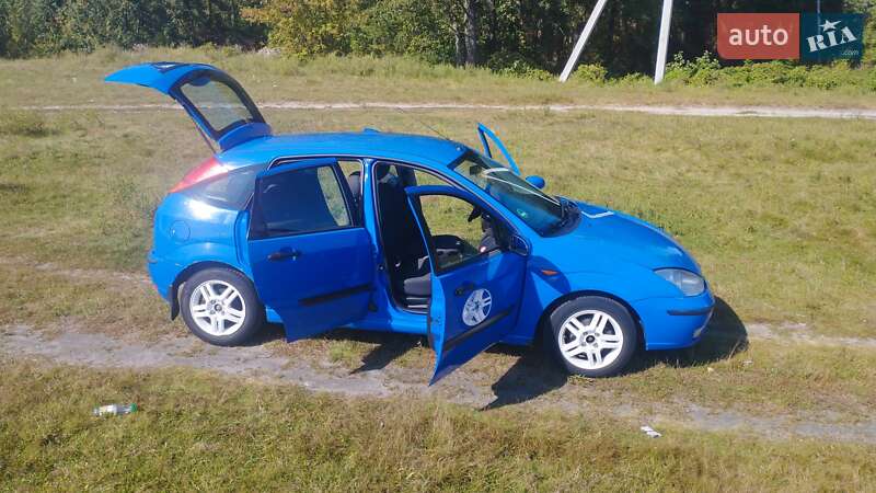Хэтчбек Ford Focus 2003 в Шостке
