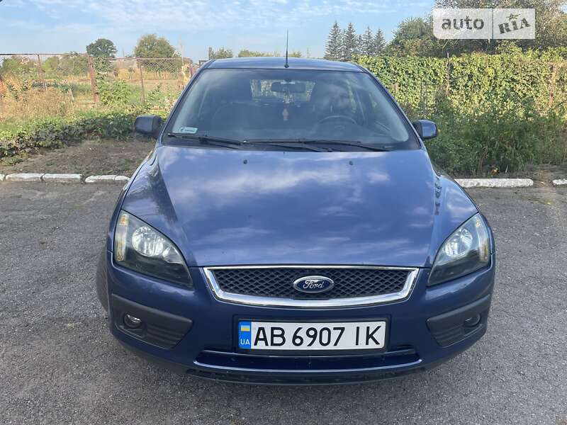 Хэтчбек Ford Focus 2005 в 