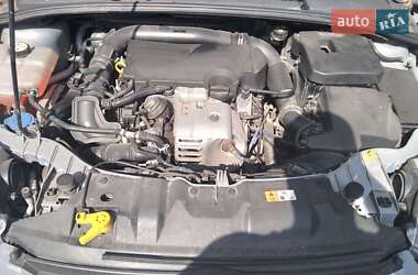 Хэтчбек Ford Focus 2013 в 