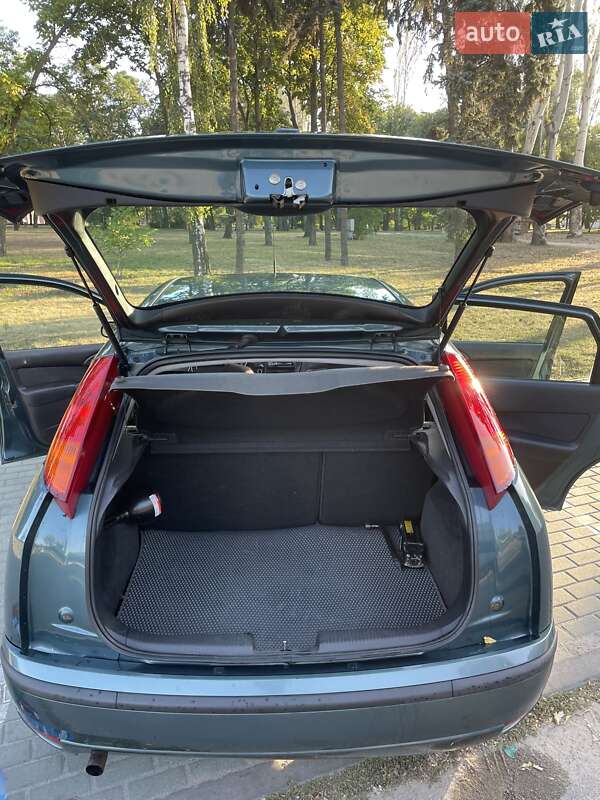 Хэтчбек Ford Focus 2003 в Запорожье