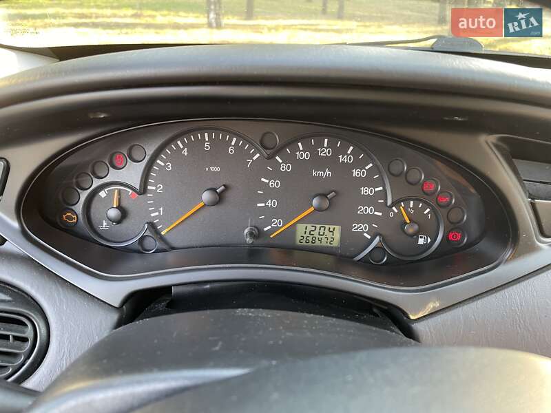 Хэтчбек Ford Focus 2003 в Запорожье