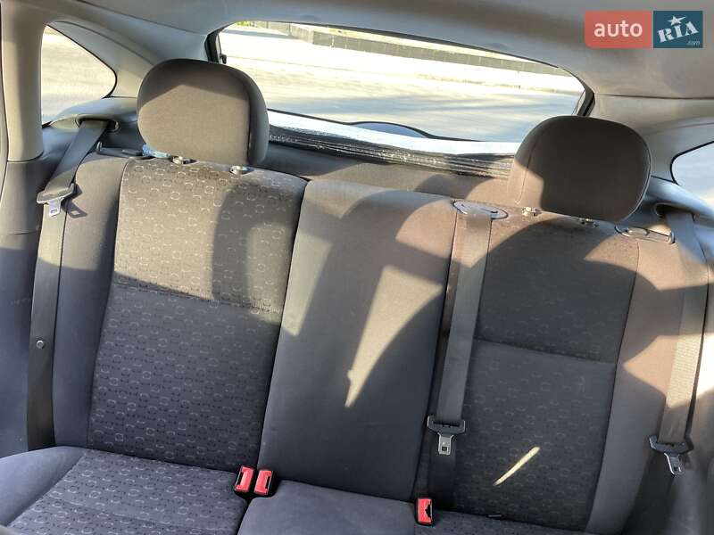 Хэтчбек Ford Focus 2003 в Запорожье