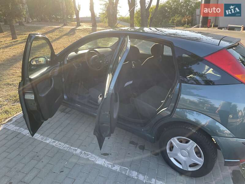 Хэтчбек Ford Focus 2003 в Запорожье