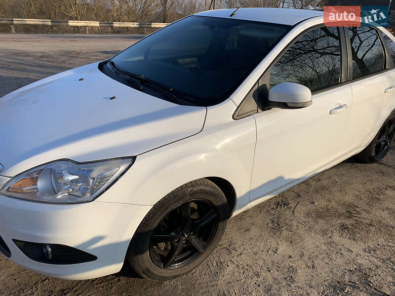 Хэтчбек Ford Focus 2010 в Попельне