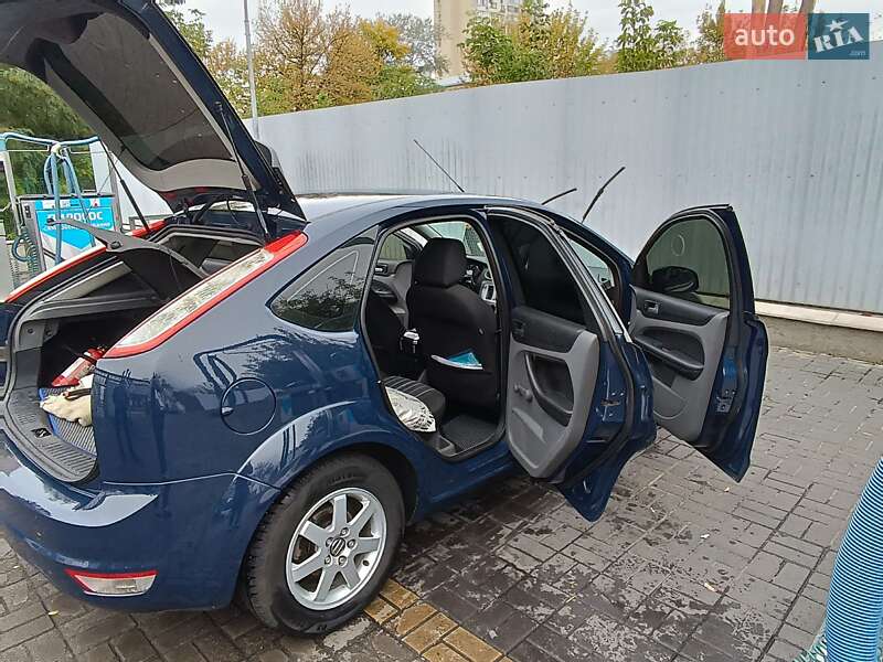 Хэтчбек Ford Focus 2008 в Киеве