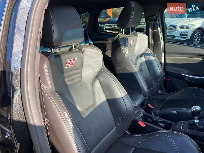 Хэтчбек Ford Focus 2015 в Львове
