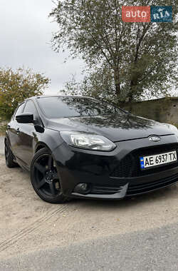 Хэтчбек Ford Focus 2012 в 