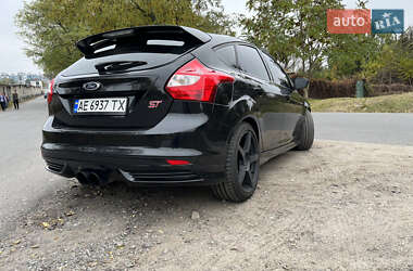 Хэтчбек Ford Focus 2012 в 