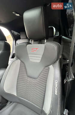 Хэтчбек Ford Focus 2012 в 