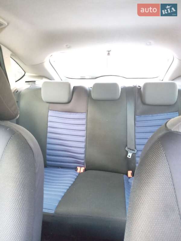 Хэтчбек Ford Focus 2006 в Тячеве фото 30 Хэтчбек Ford Focus 2006 в Тячеве