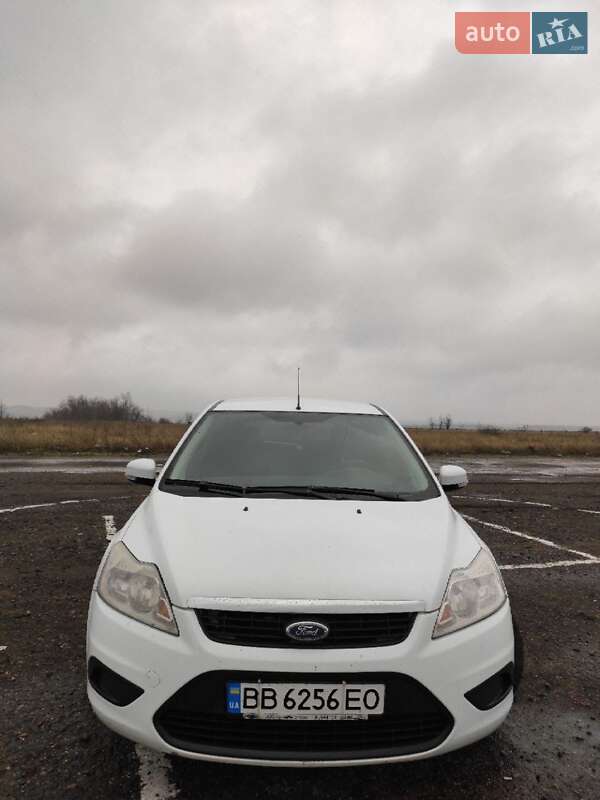 Хэтчбек Ford Focus 2011 в Ужгороде