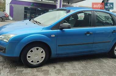 Хэтчбек Ford Focus 2005 в 
