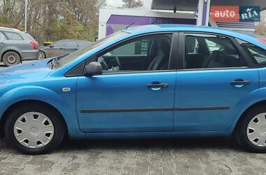 Хэтчбек Ford Focus 2005 в 