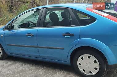 Хэтчбек Ford Focus 2005 в 