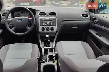 Хэтчбек Ford Focus 2005 в 