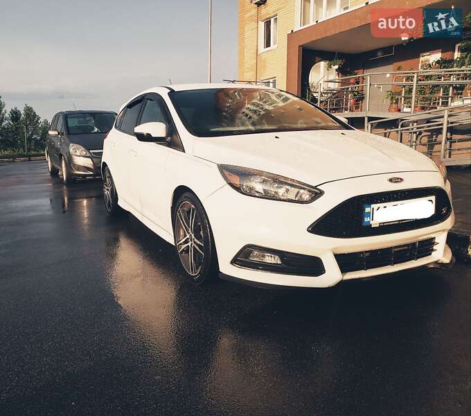 Хэтчбек Ford Focus 2017 в Киеве