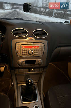 Хэтчбек Ford Focus 2009 в 
