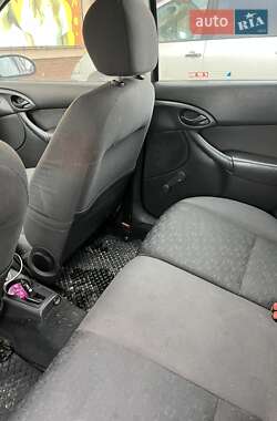 Хэтчбек Ford Focus 2002 в 