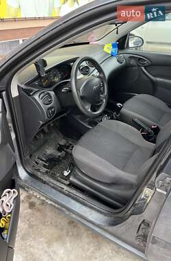 Хэтчбек Ford Focus 2002 в 