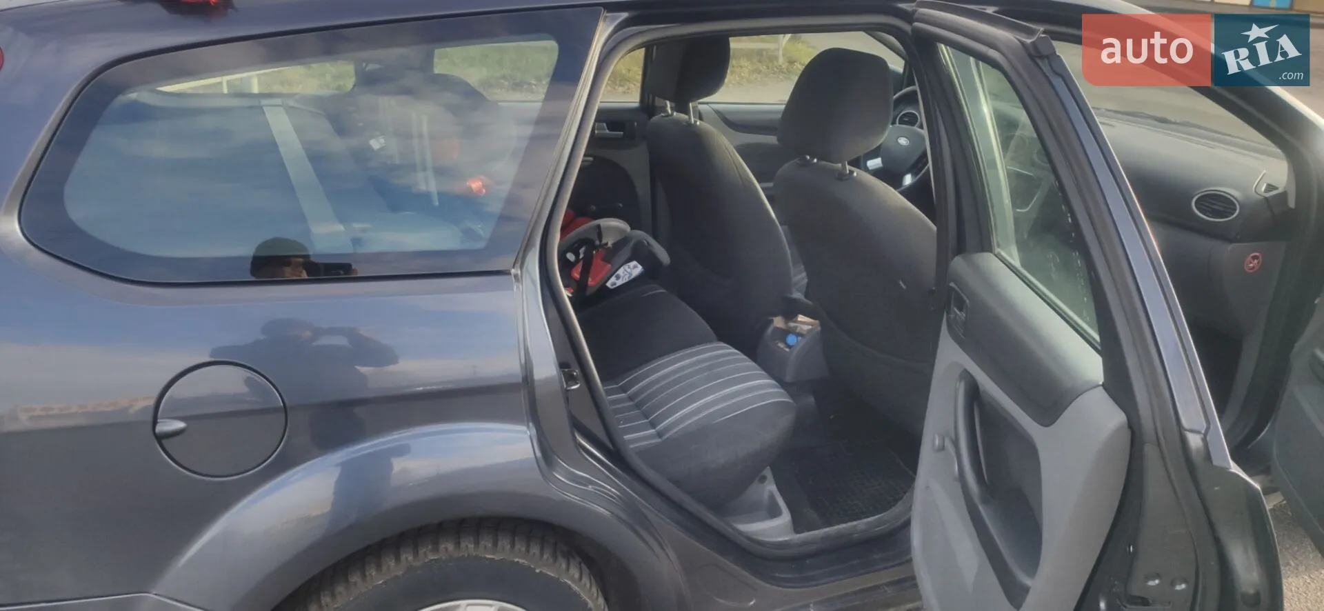 2010 Ford Focus - мініатюра 9