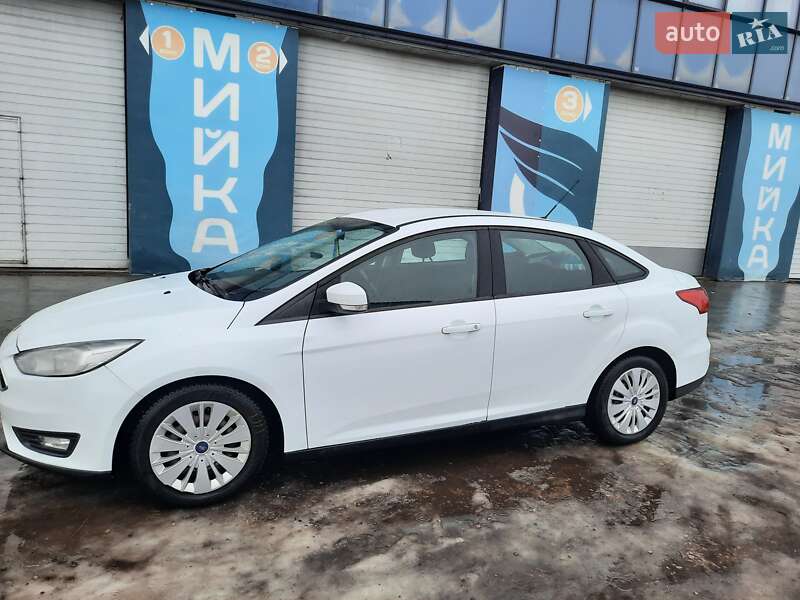 Седан Ford Focus 2015 в Киеве фото 2 Седан Ford Focus 2015 в Киеве