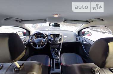 Хэтчбек Ford Focus 2015 в 