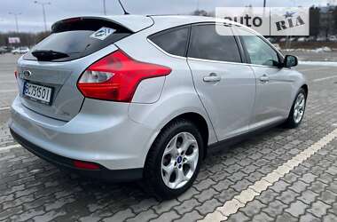 Хэтчбек Ford Focus 2011 в 