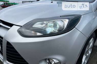Хэтчбек Ford Focus 2011 в 