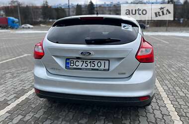 Хэтчбек Ford Focus 2011 в 