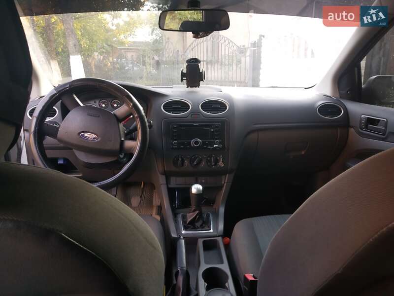 Хэтчбек Ford Focus 2007 в Ровно